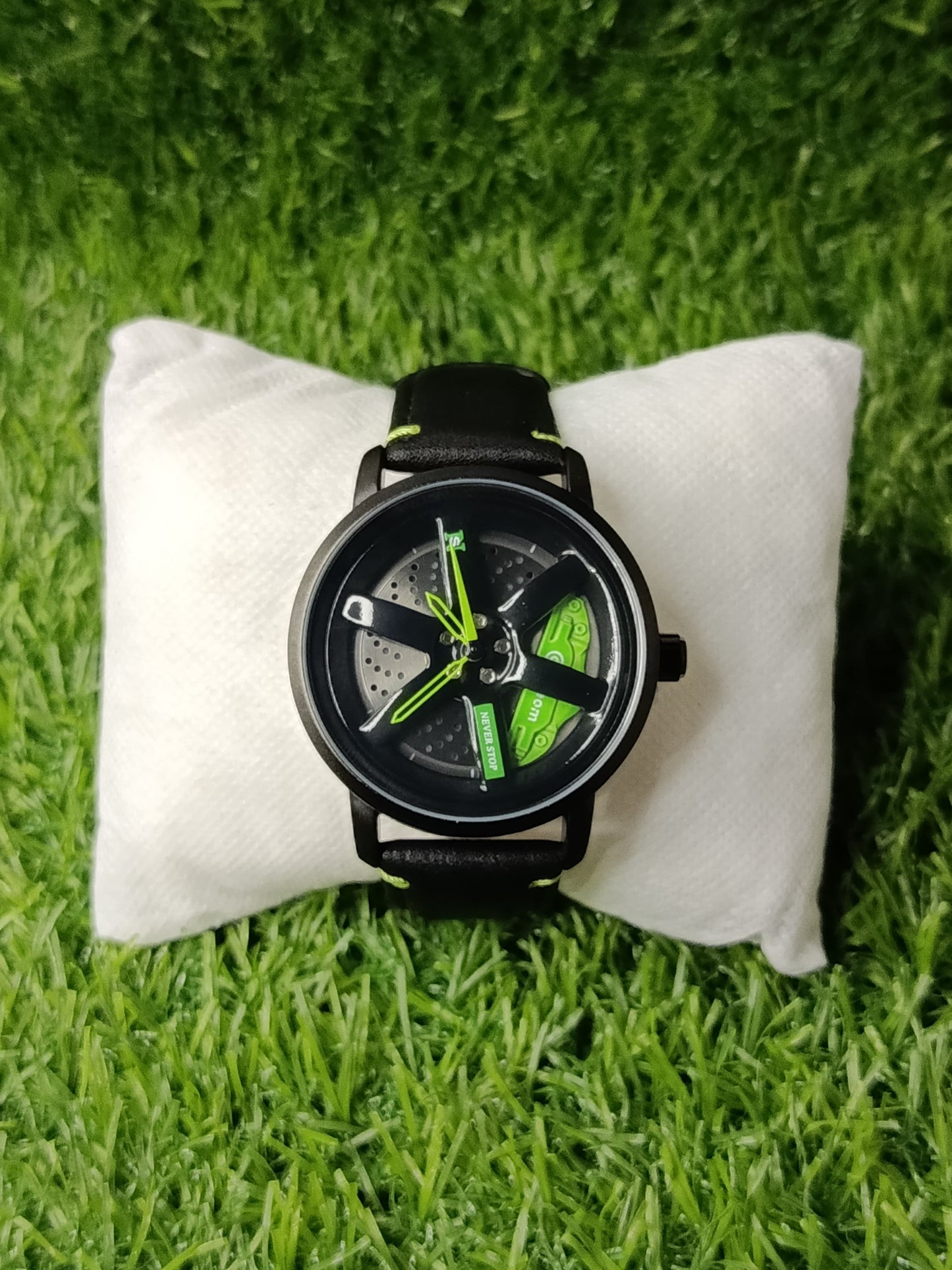 Never Stop Stylish Analog Wristwatch with leather Strap