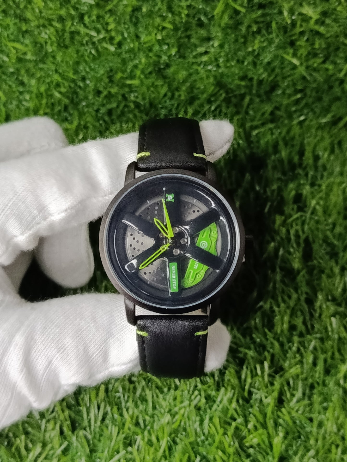 Never Stop Stylish Analog Wristwatch with leather Strap