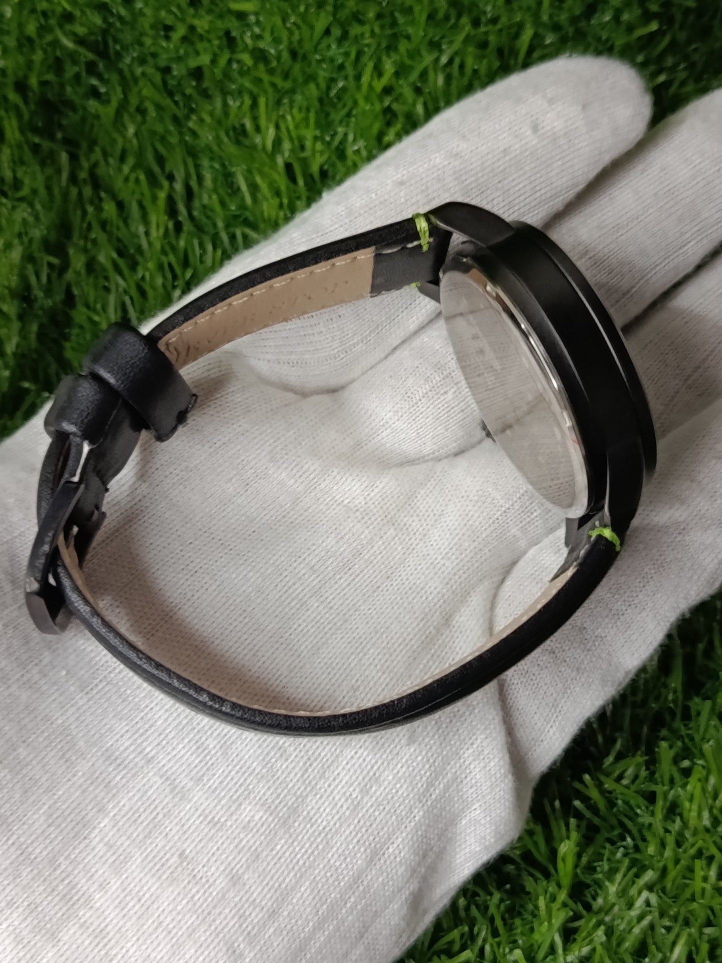 Never Stop Stylish Analog Wristwatch with leather Strap