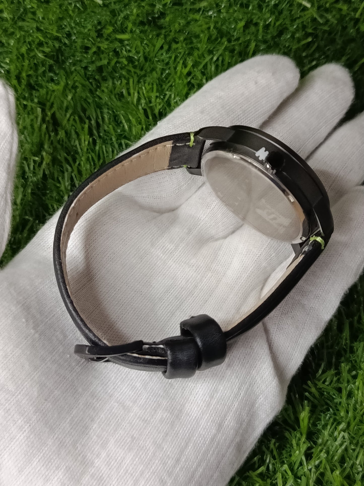 Never Stop Stylish Analog Wristwatch with leather Strap