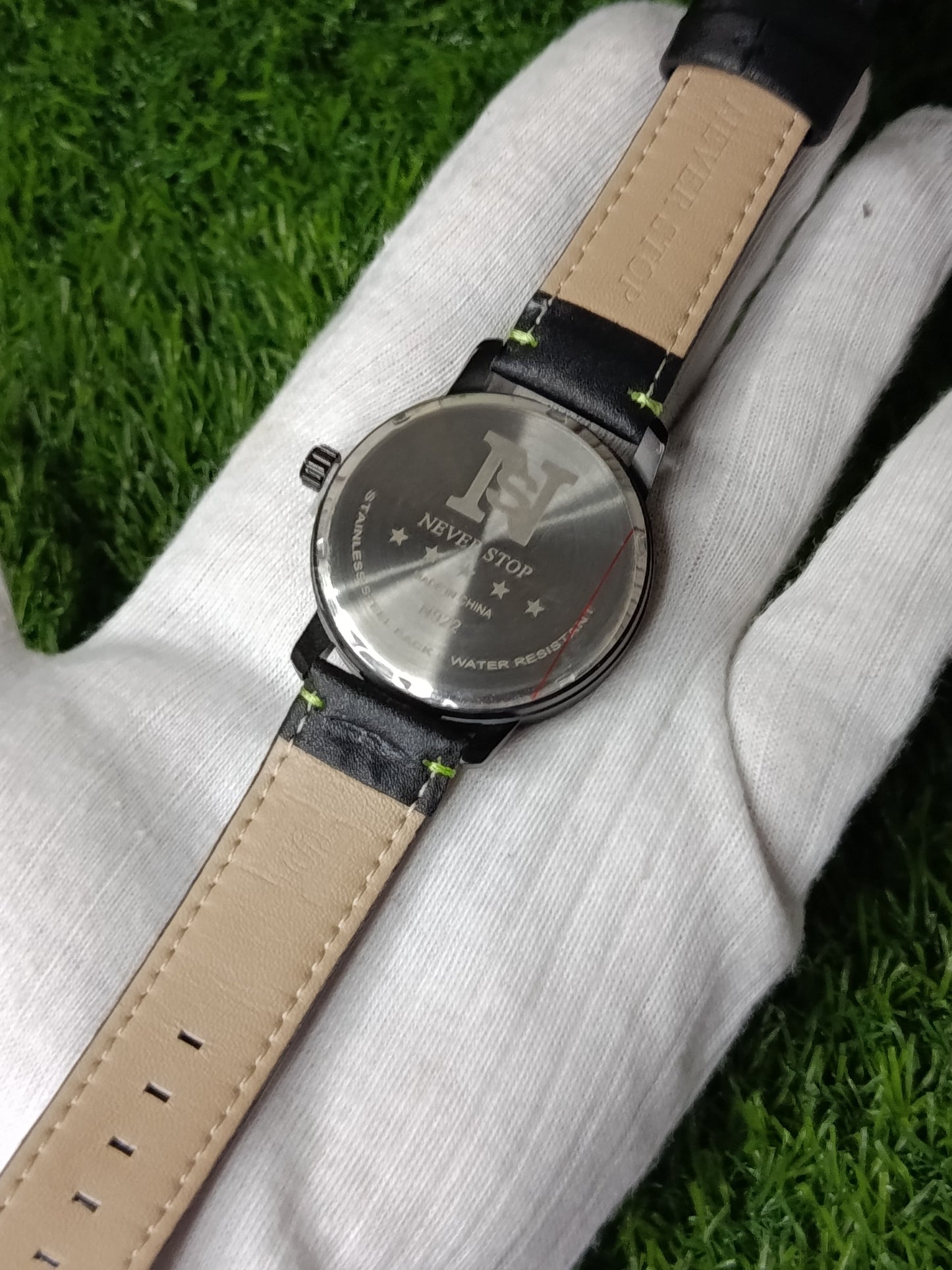 Never Stop Stylish Analog Wristwatch with leather Strap